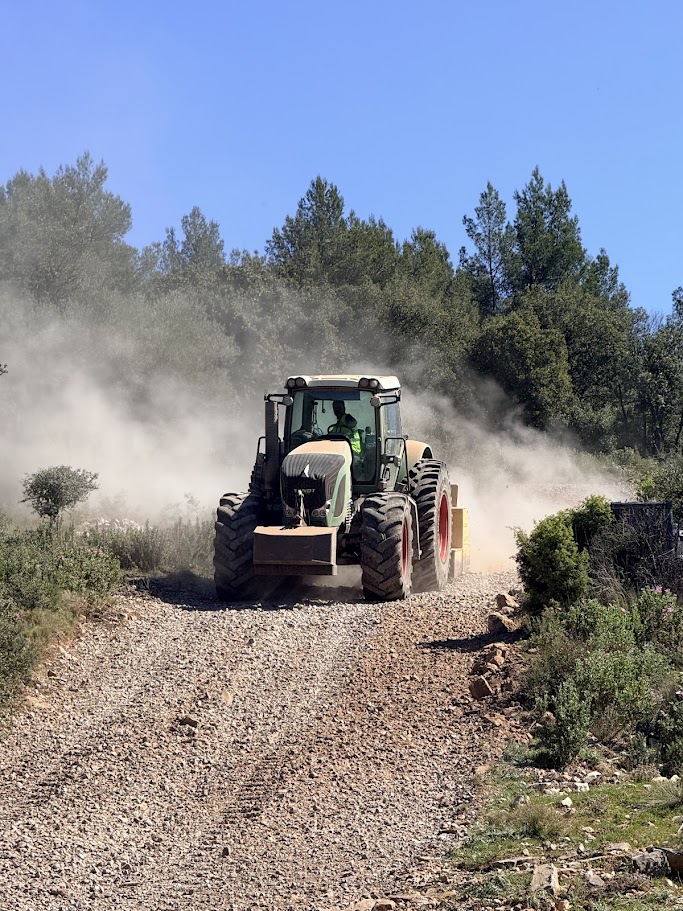 Travaux de préparation de sol dans le Var