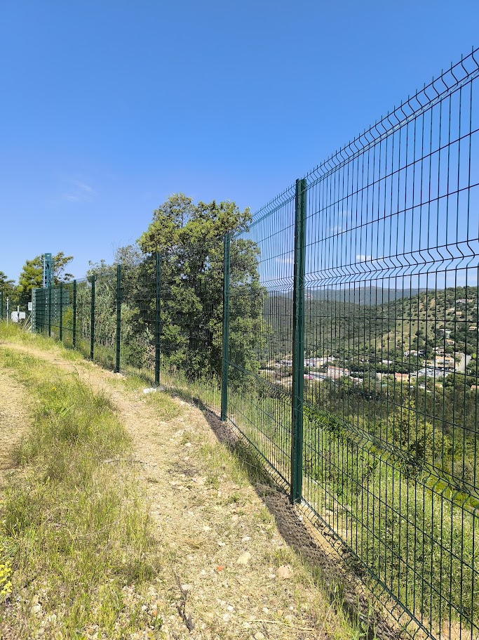 Pose de clôtures rigides et grillages dans le Var